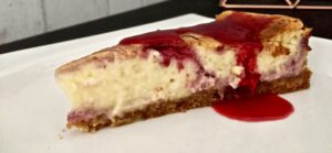 Himbeer-Käsekuchen mit weißer Schokolade