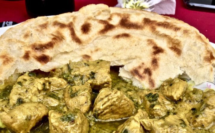 Pfannenbrot (Roti) mit Curry