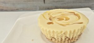 Mini-Mango-Käsekuchen mit weißer Schokolade