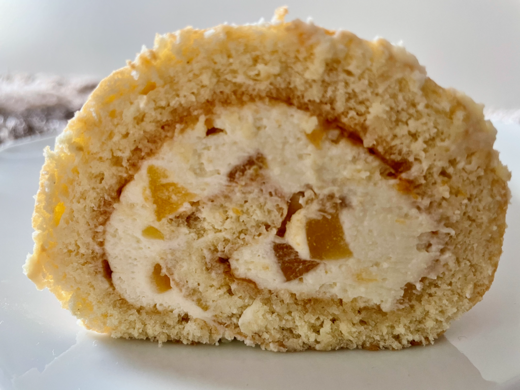 Biskuitrolle mit Mascarpone-Aprikosen-Füllung – Omas Rezeptewelt
