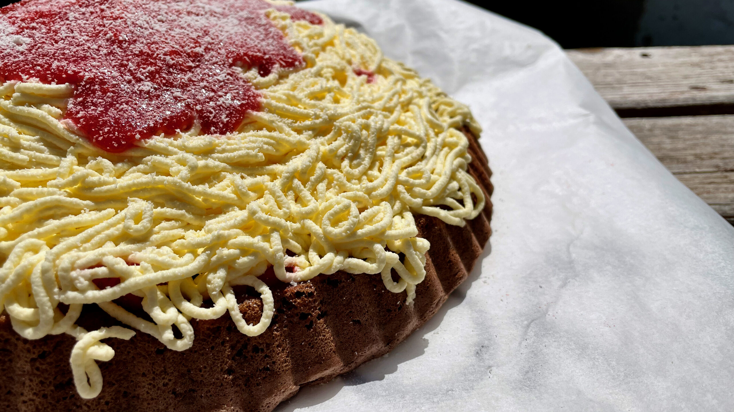 Spaghetti-Eis-Kuchen