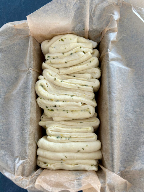 Faltenbrot mit Bärlauchbutter 🍞– Omas Rezeptewelt