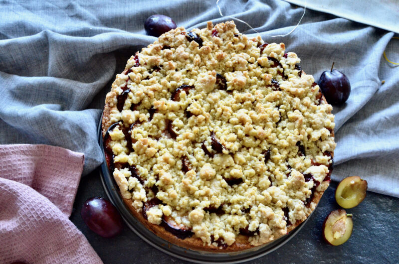 Zwetschgen-Kuchen mit Pudding und Streusel