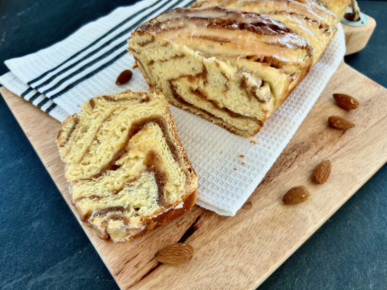 Marzipan-Nusszopf