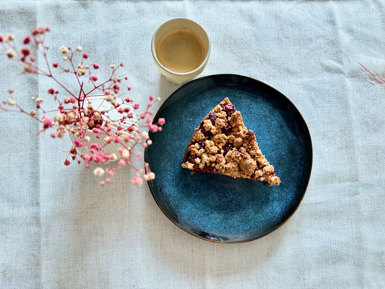 Nougat-Kirsch-Streuselkuchen