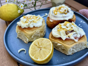 Mit weißer Schokolade verzieren