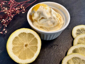 Buttermilch-Zitroneneis