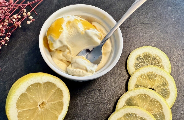 Buttermilch-Zitroneneis