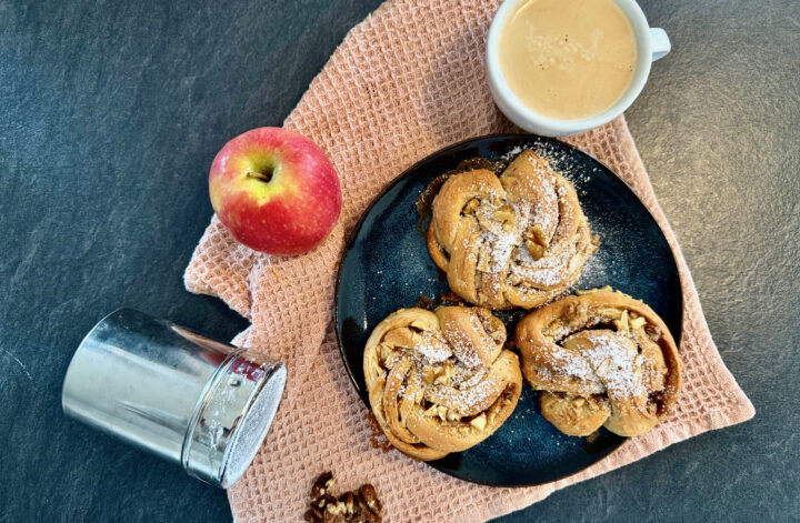 Apfel-Walnuss-Zimtschnecken