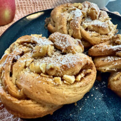 Apfel-Walnuss-Zimtschnecken