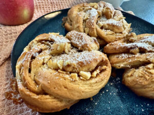 Apfel-Walnuss-Zimtschnecken