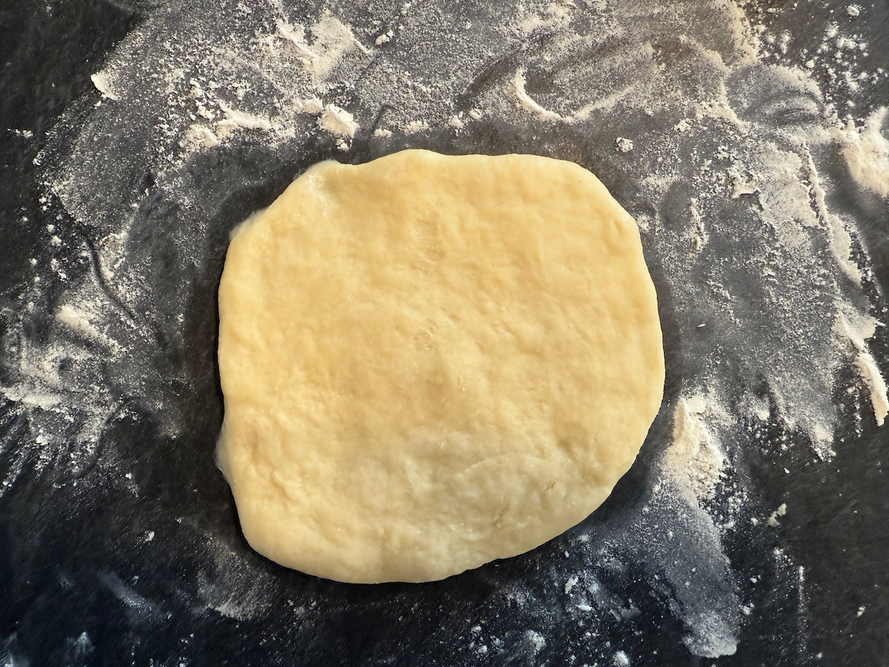 Germknödel – Der fluffige Alpenklassiker mit Mohn und Vanillesauce ...