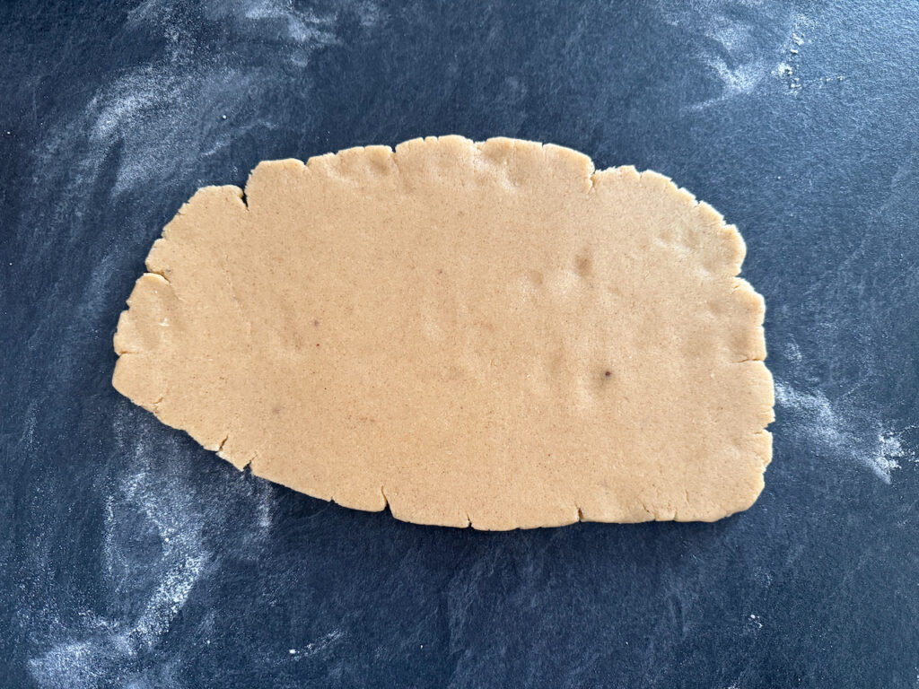 Teig 3-4 mm dick ausrollen