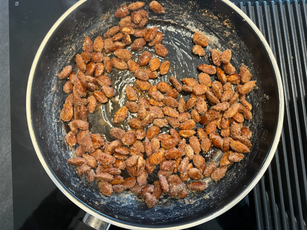 Zucker karamellisieren lassen