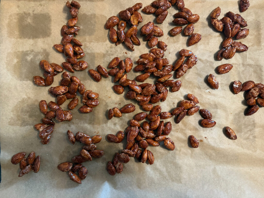 Auf ein Backpapier geben und trennen