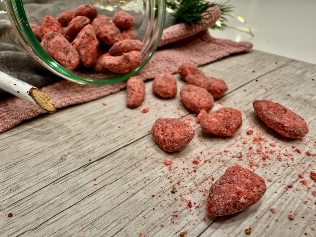 Etwas kühlen und in ein Schraubglas füllen