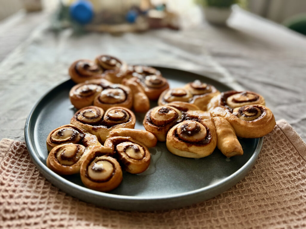 Mit Zuckerguss bestreichen